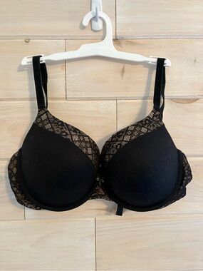 Victoria's Secret Black Lace T-Shirt Bra